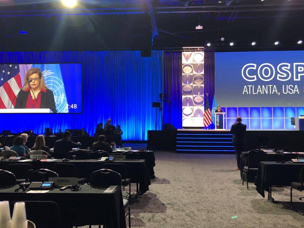 κοινό που παρακολουθεί ομιλητή