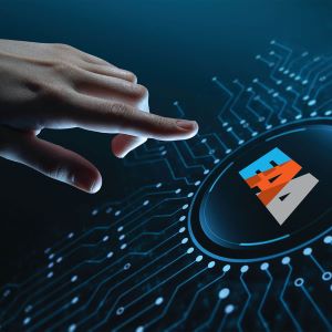 δάκτυλο που αγγίζει πλήκτρο με λογότυπο της ΕΑΔ